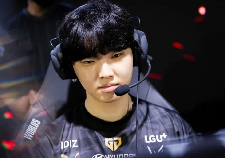 GEN碾压T1,ShowMaker拿下关键大龙小组赛3:2(上海) GEN碾压T1,ShowMaker拿下关键大龙小组赛3:2(上海)